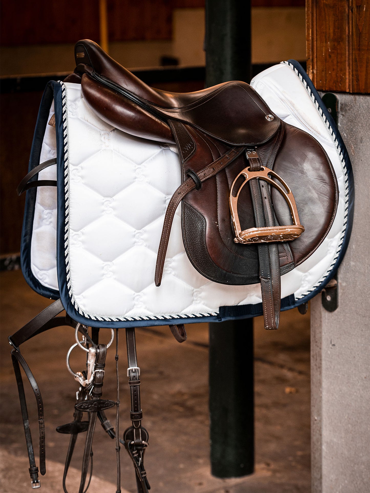 SP Signature WHITE/NAVY Dressage